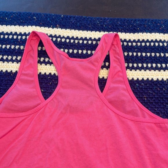 pink razor back tank size med - Picture 3 of 3